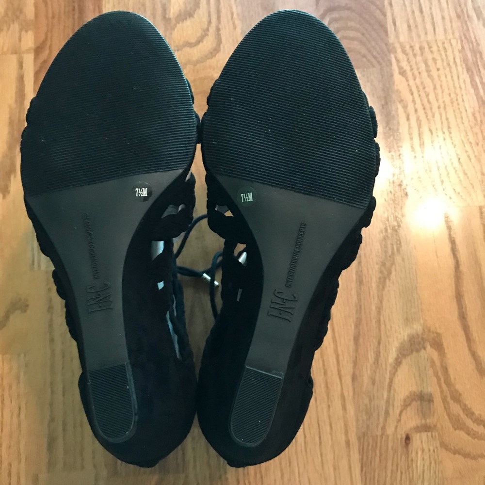 NIB INC Black Wedge Witley Open Toe Sandals 7.5M - Picture 11 of 16